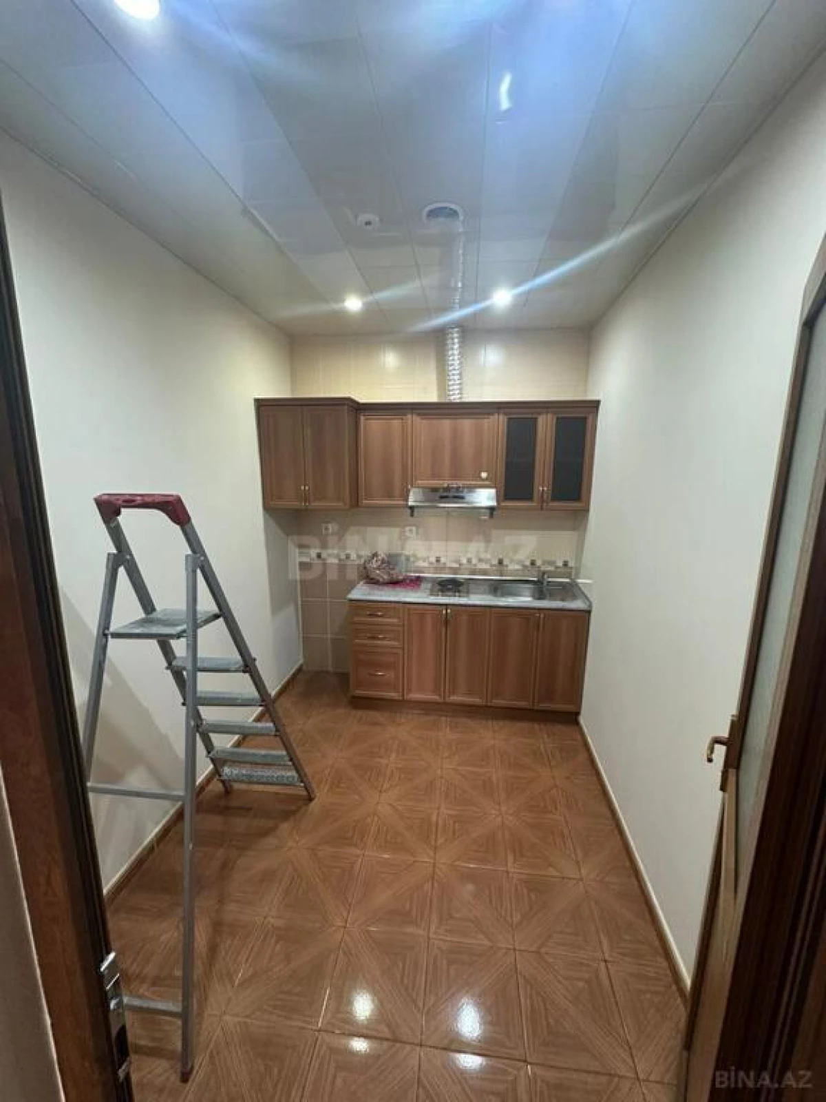 Kirayə verilir 4 otaqlı ofis 150 m²