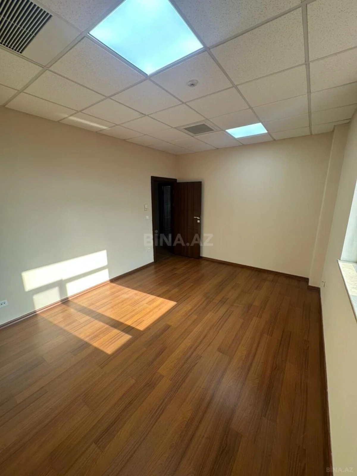 Kirayə verilir 4 otaqlı ofis 150 m²