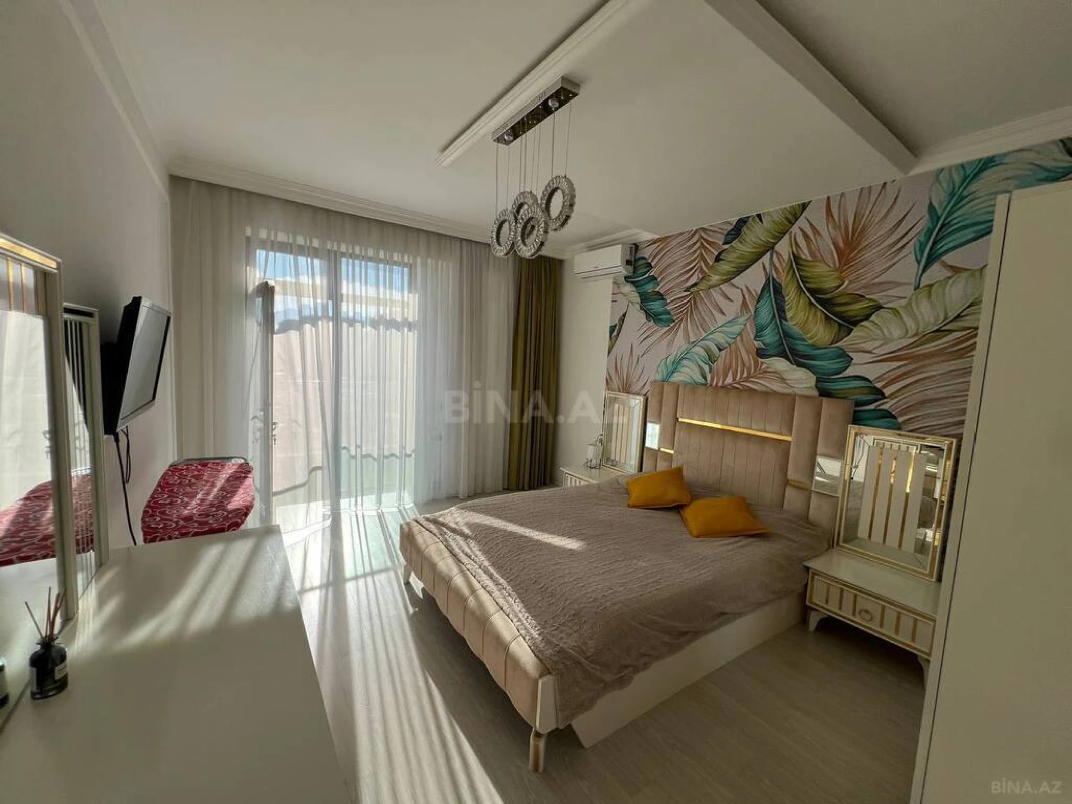 Kirayə verilir 3 otaqlı mənzil 150 m²