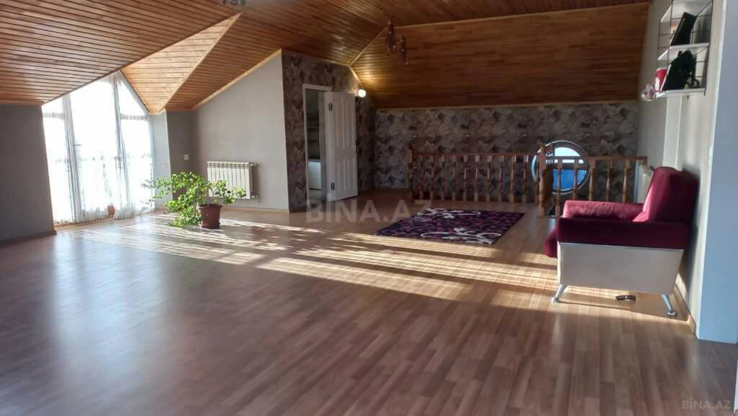 Satılır 7 otaqlı həyət evi 380 m²