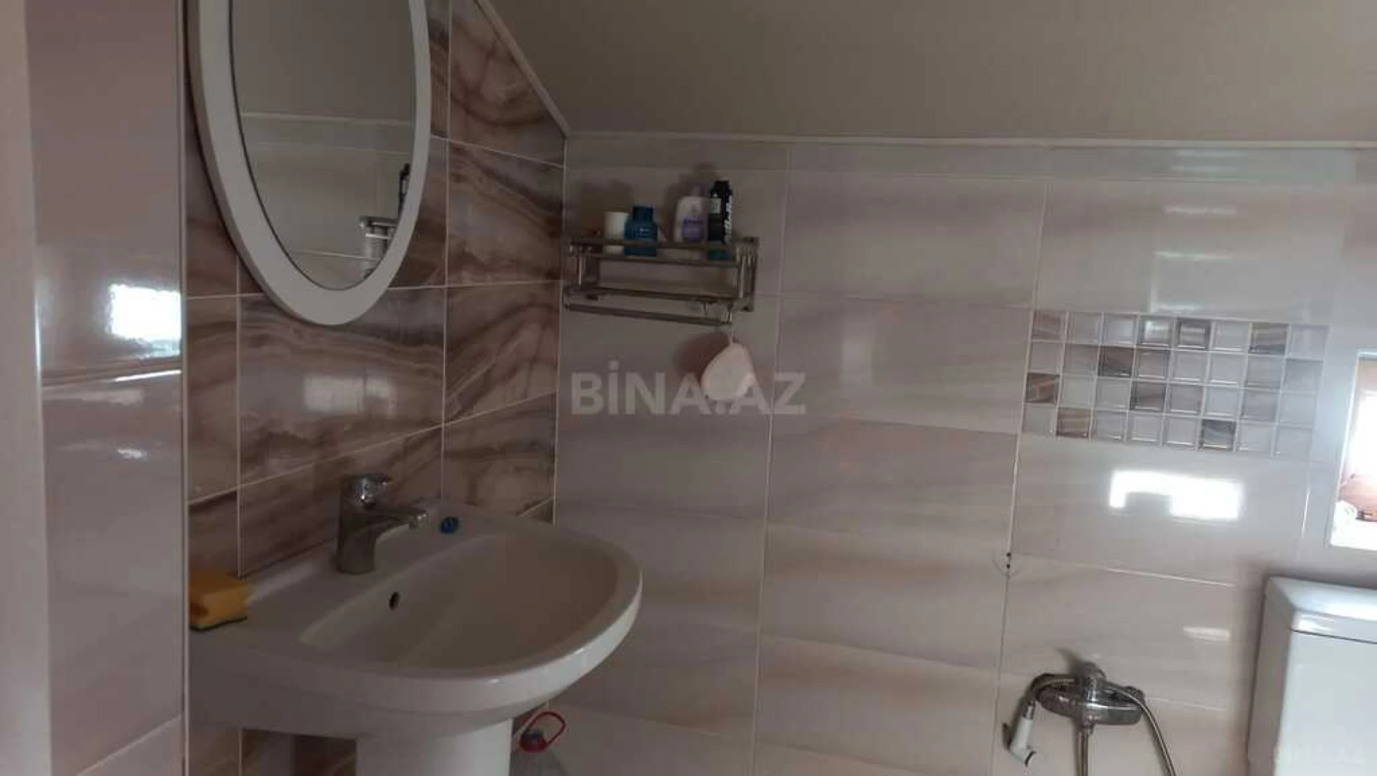 Satılır 7 otaqlı həyət evi 380 m²
