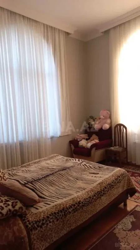 Satılır 7 otaqlı həyət evi 380 m²