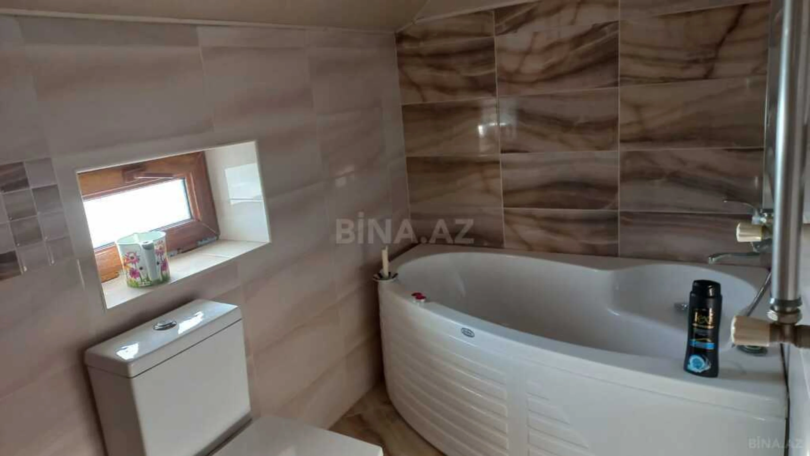 Satılır 7 otaqlı həyət evi 380 m²