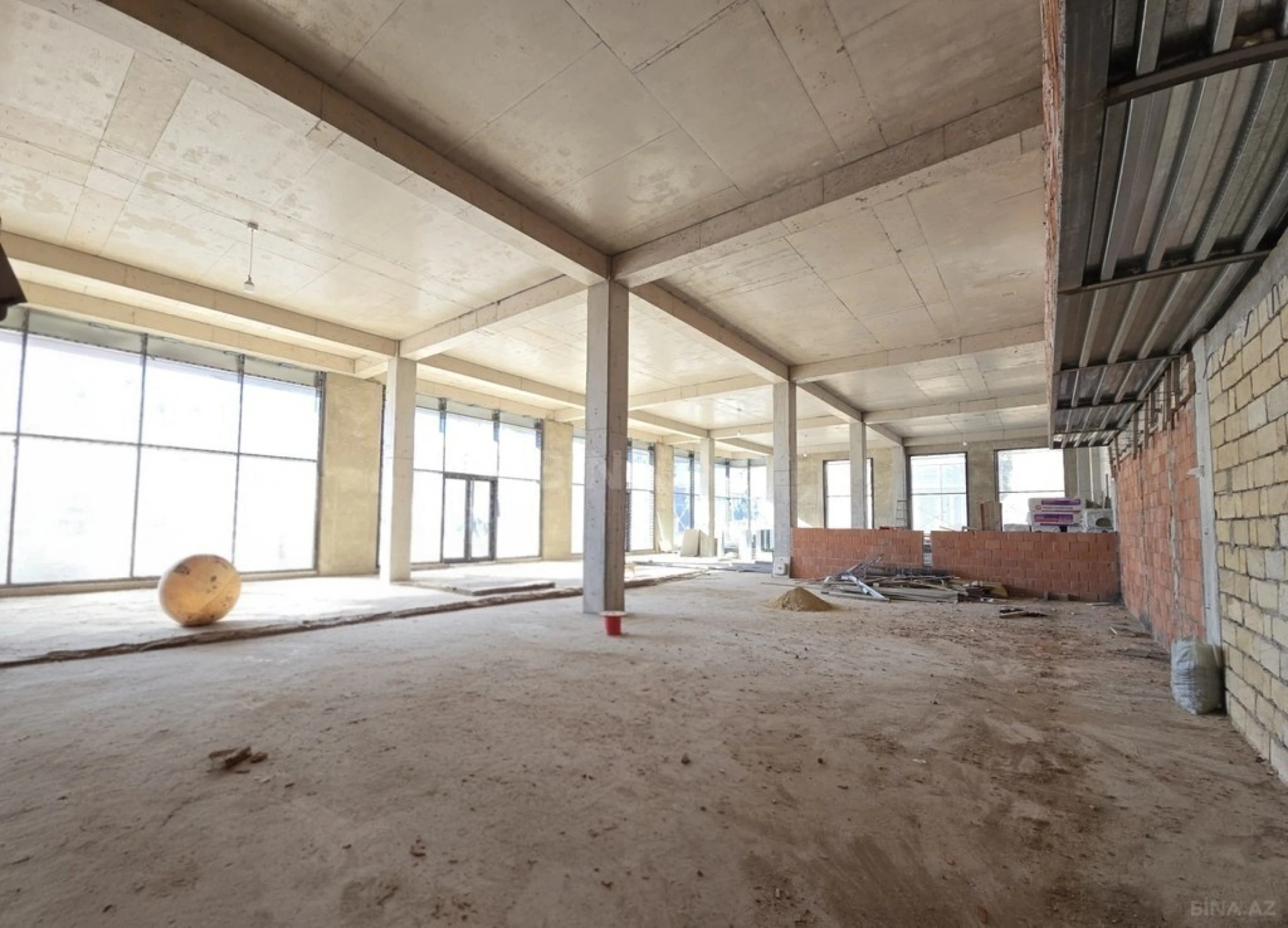 Kirayə verilir obyekt 900 m²