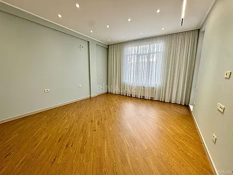 Satılır 4 otaqlı mənzil 216 m²