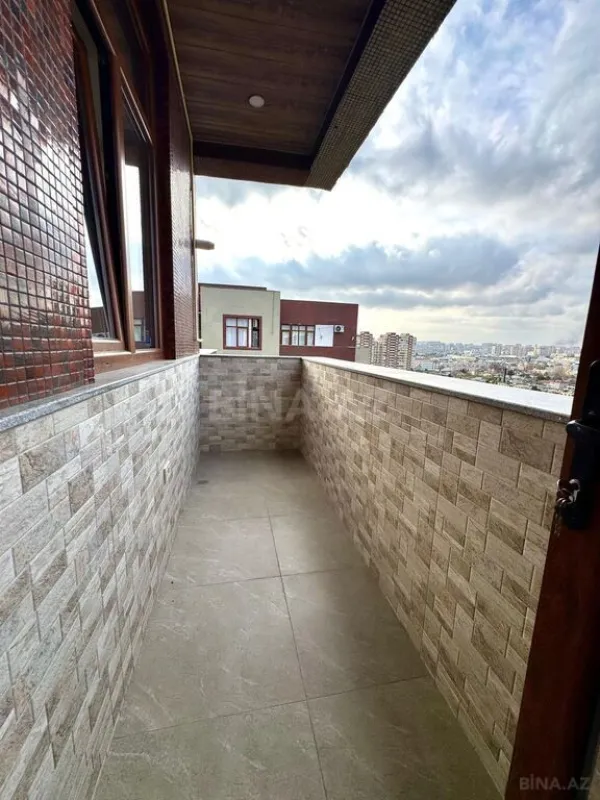 Satılır 4 otaqlı mənzil 216 m²