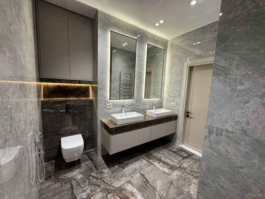 Satılır 4 otaqlı mənzil 216 m²