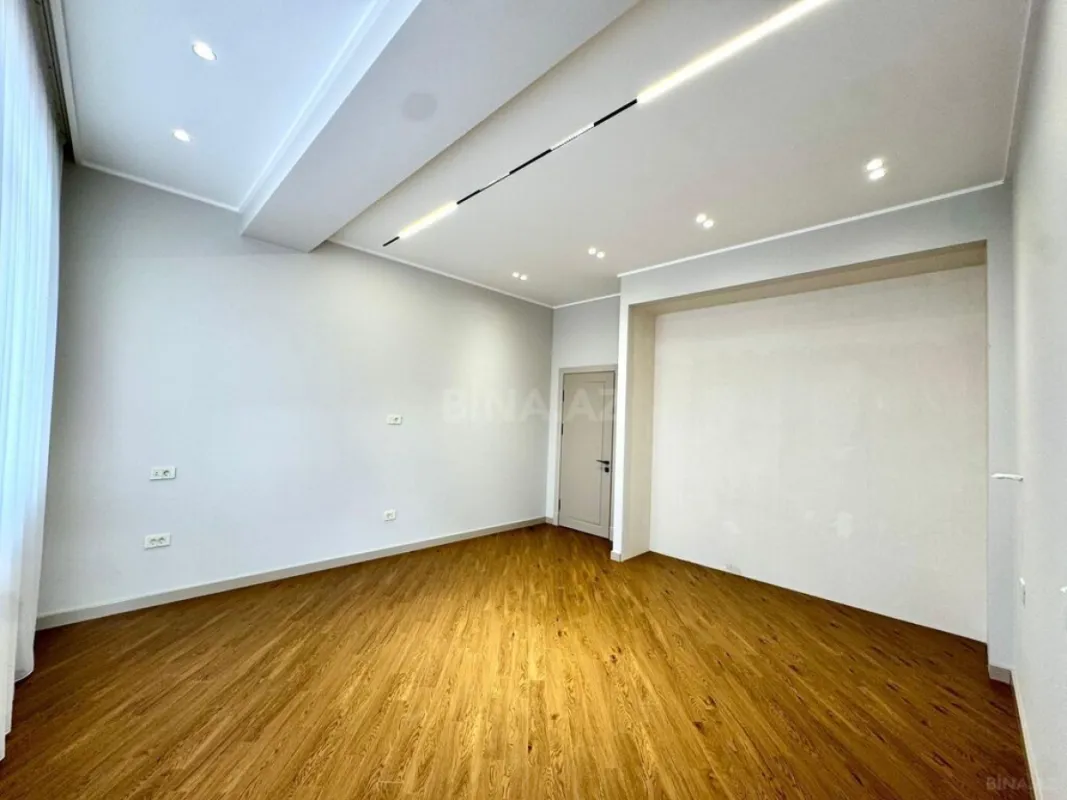 Satılır 4 otaqlı mənzil 216 m²