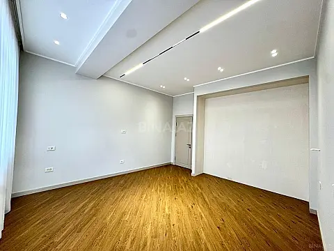 Satılır 4 otaqlı mənzil 216 m²
