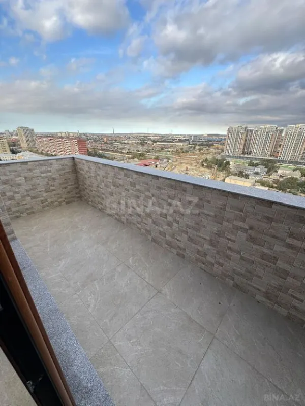 Satılır 4 otaqlı mənzil 216 m²