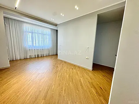 Satılır 4 otaqlı mənzil 216 m²