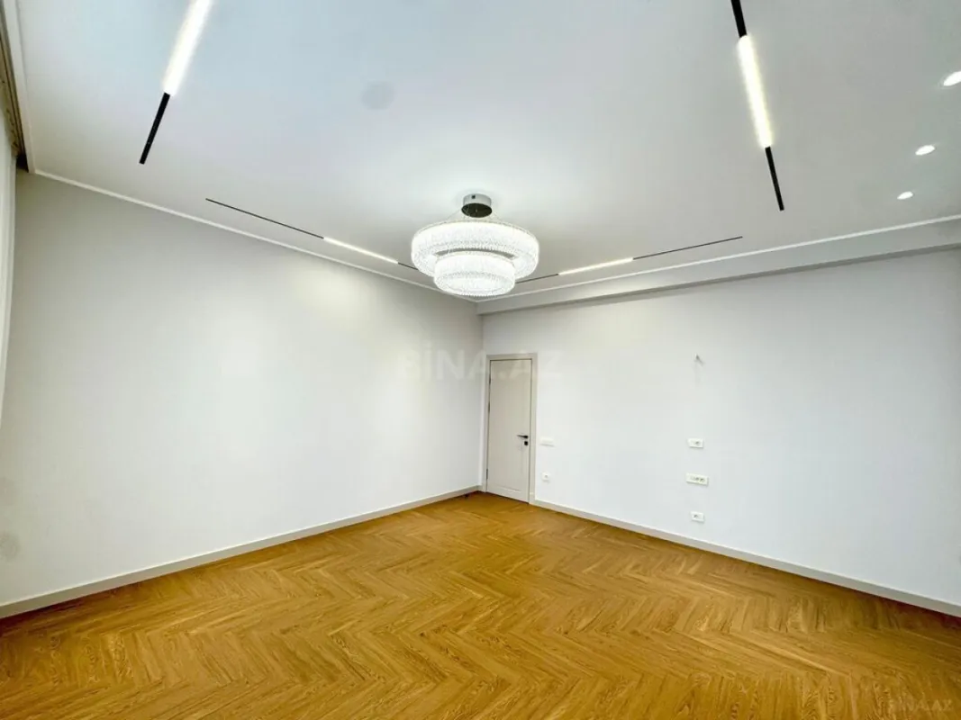 Satılır 4 otaqlı mənzil 216 m²