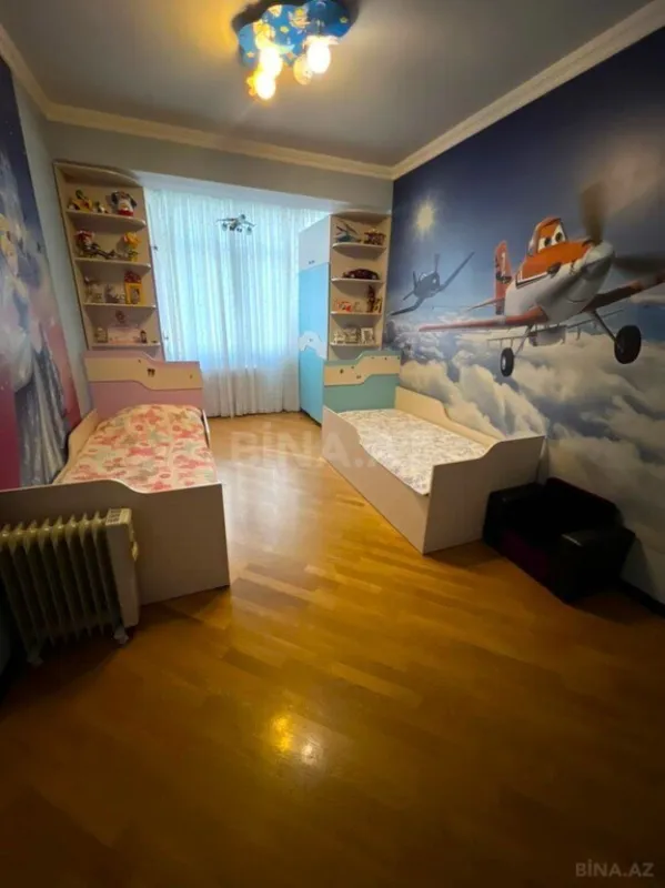 Satılır 3 otaqlı mənzil 125 m²