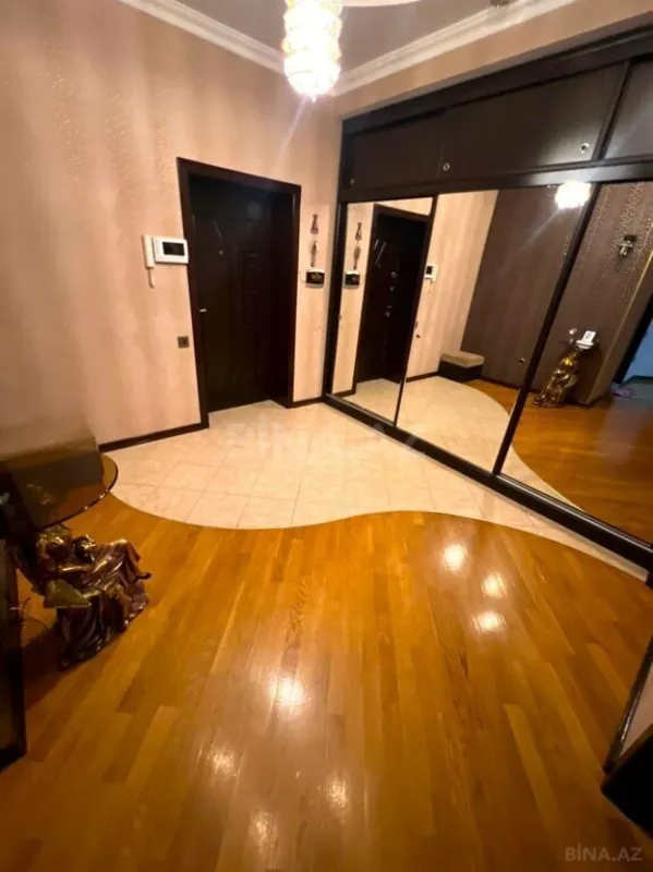 Satılır 3 otaqlı mənzil 125 m²