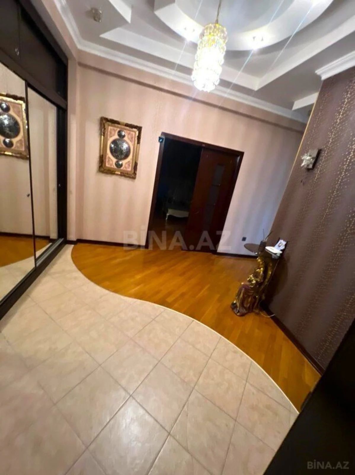 Satılır 3 otaqlı mənzil 125 m²