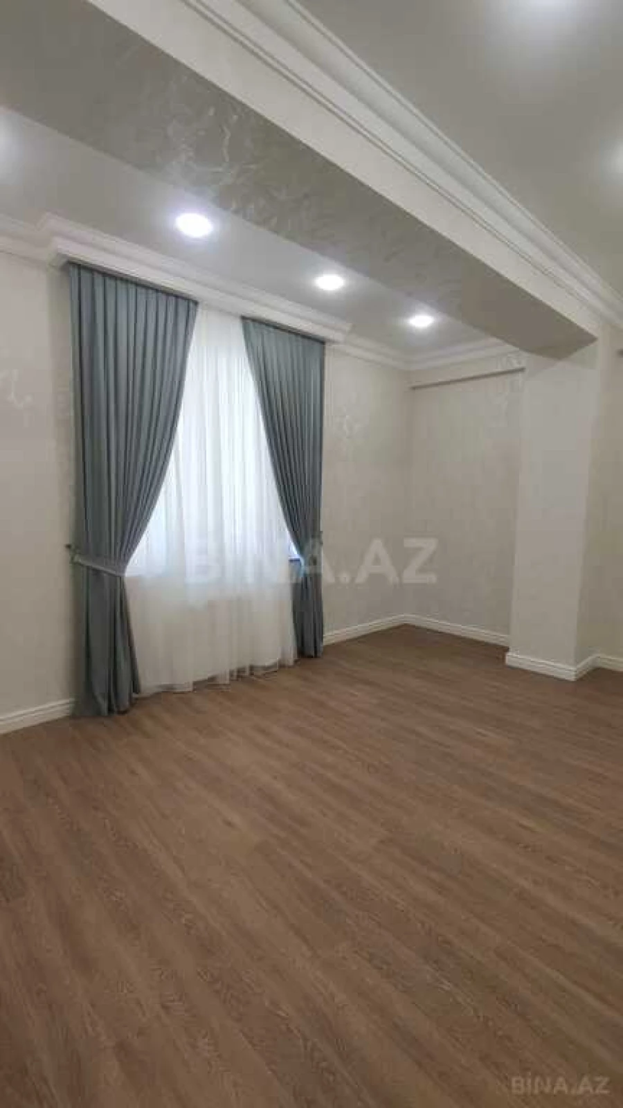 Satılır 3 otaqlı mənzil 112 m²