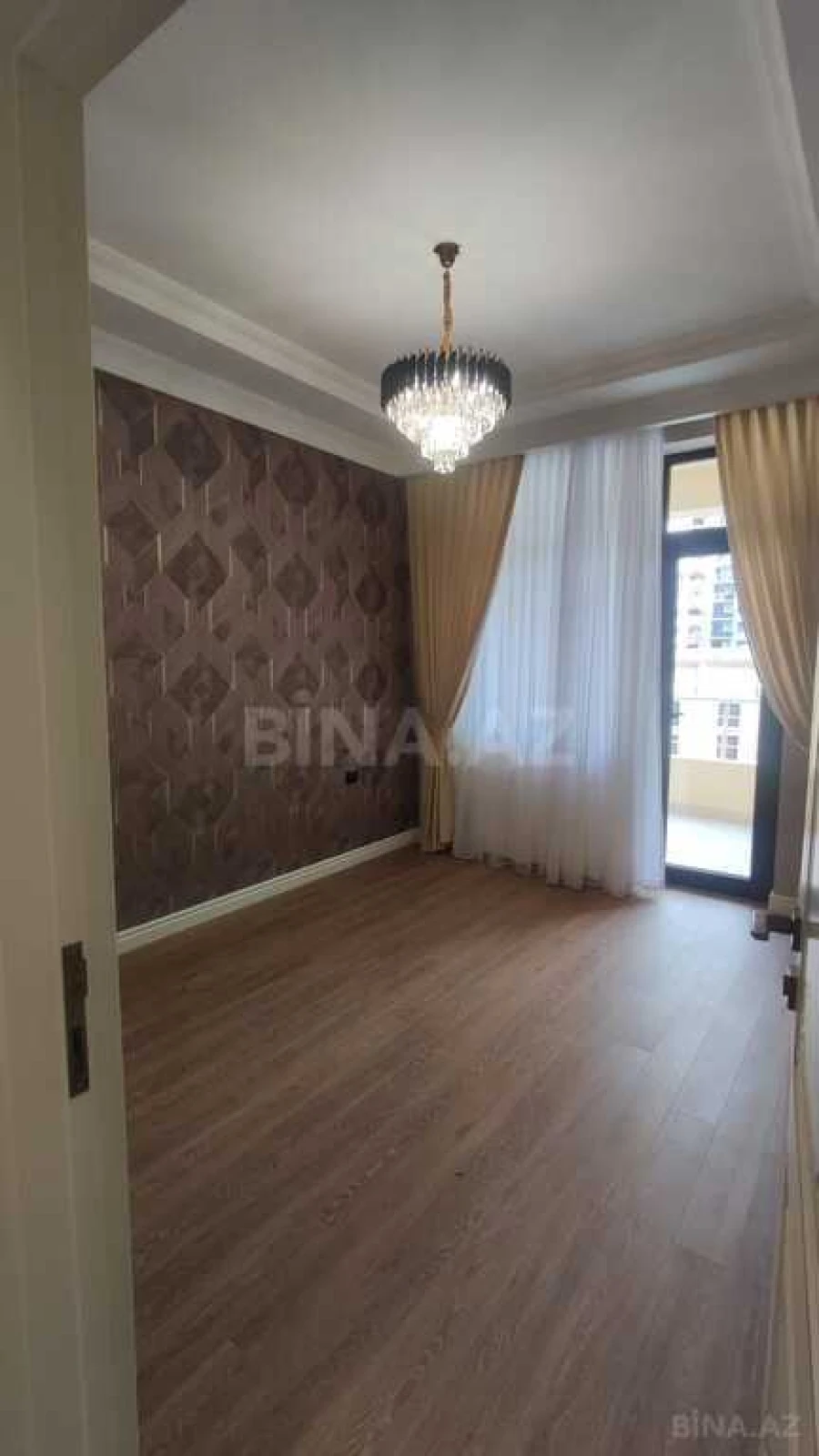 Satılır 3 otaqlı mənzil 112 m²