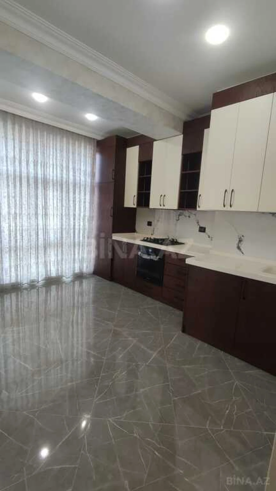 Satılır 3 otaqlı mənzil 112 m²
