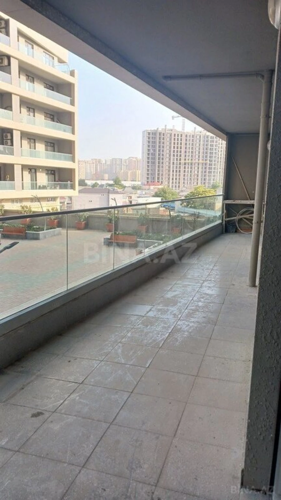 Satılır 4 otaqlı mənzil 180 m²