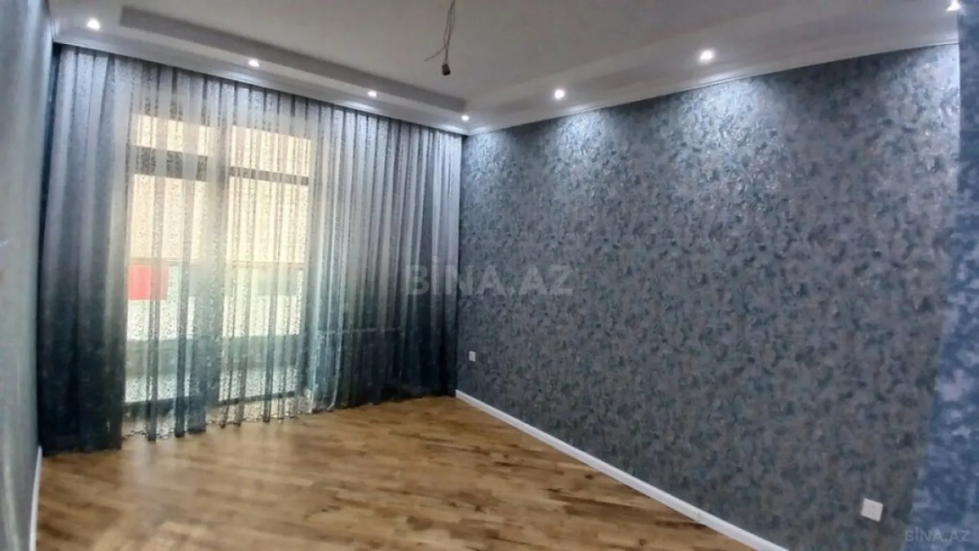 Satılır 4 otaqlı mənzil 180 m²