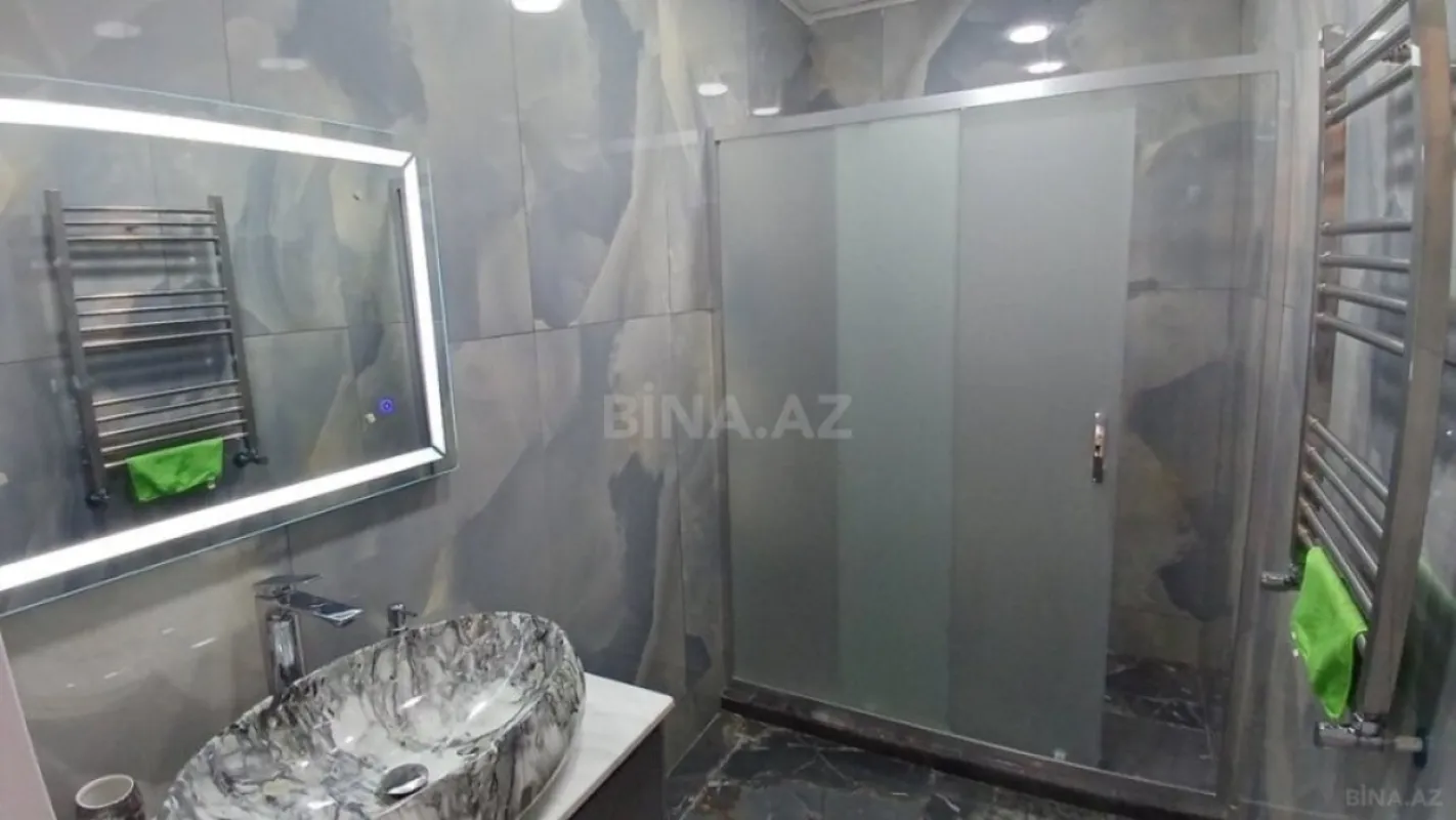 Satılır 4 otaqlı mənzil 180 m²