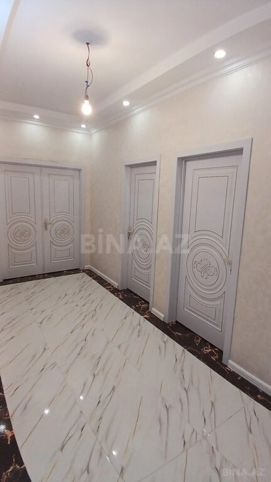 Satılır 4 otaqlı mənzil 180 m²