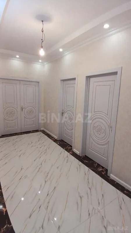 Satılır 4 otaqlı mənzil 180 m²