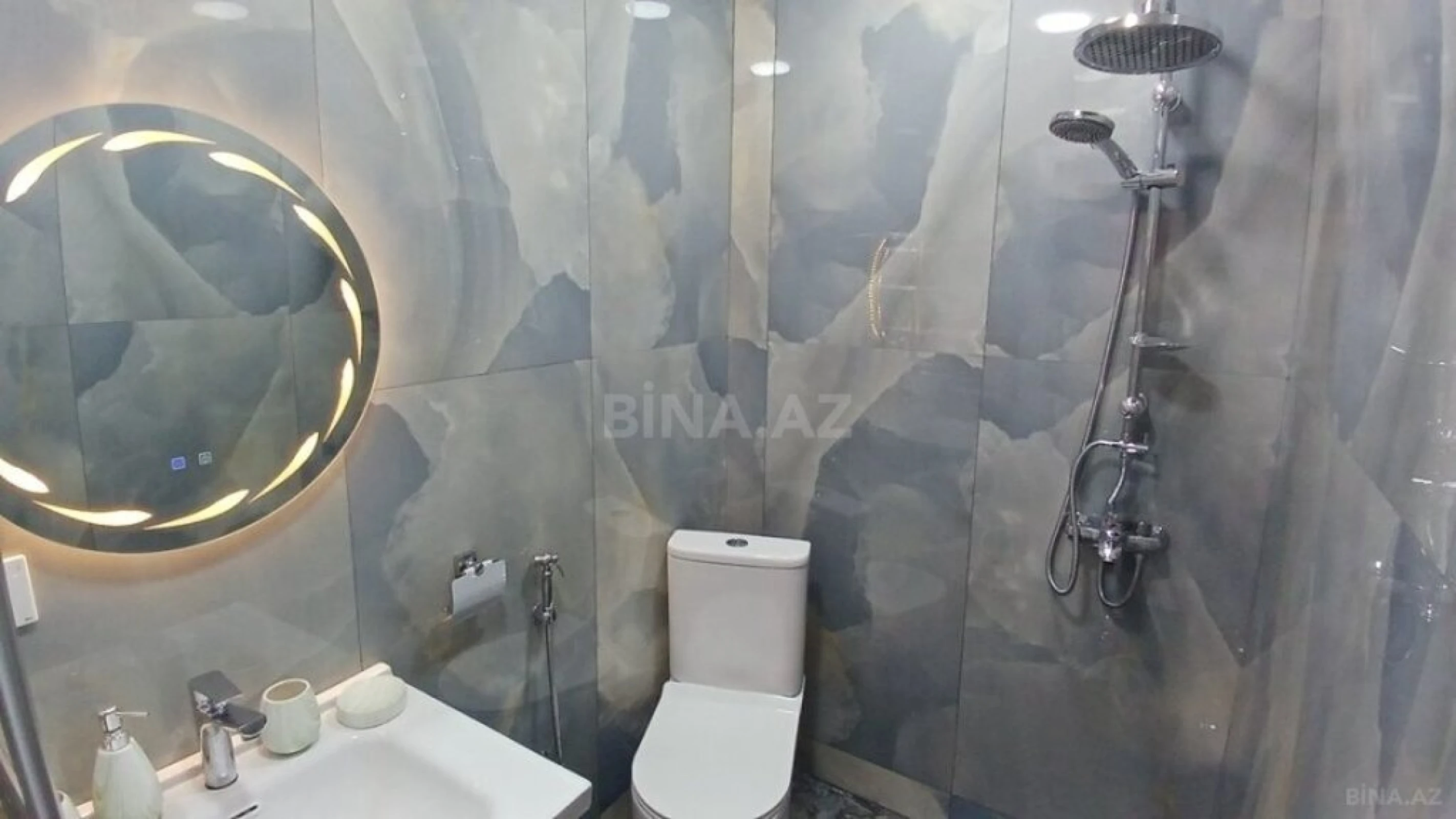 Satılır 4 otaqlı mənzil 180 m²