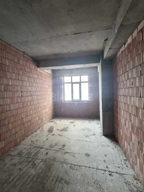 Satılır 3 otaqlı mənzil 121 m²