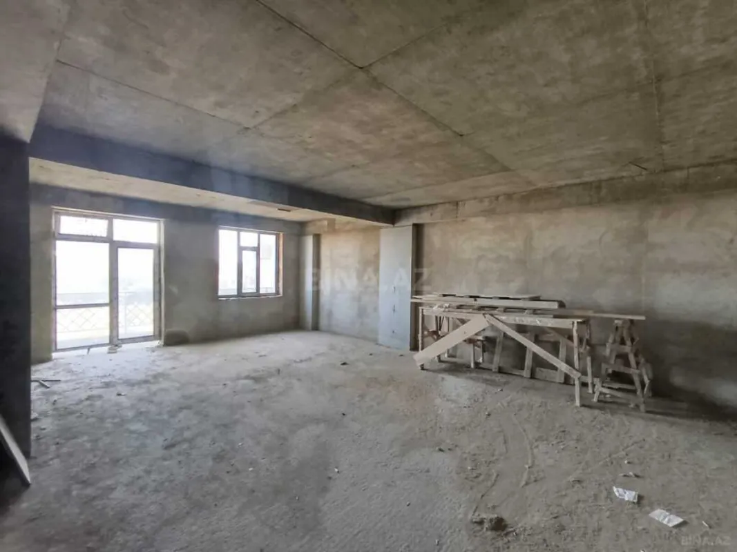 Satılır 3 otaqlı mənzil 121 m²