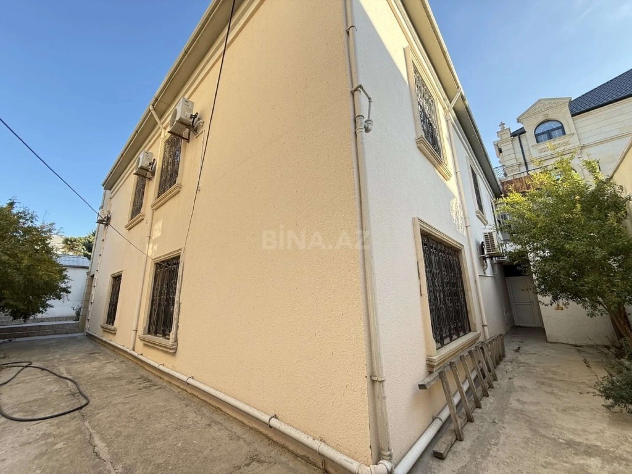 Satılır 6 otaqlı həyət evi 400 m²