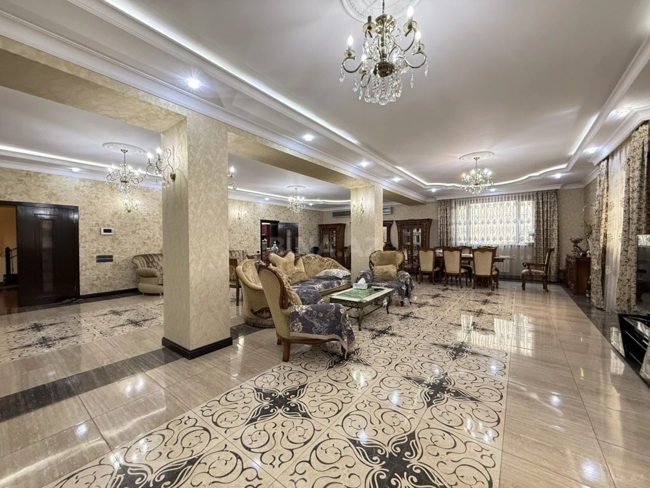 Satılır 6 otaqlı həyət evi 400 m²
