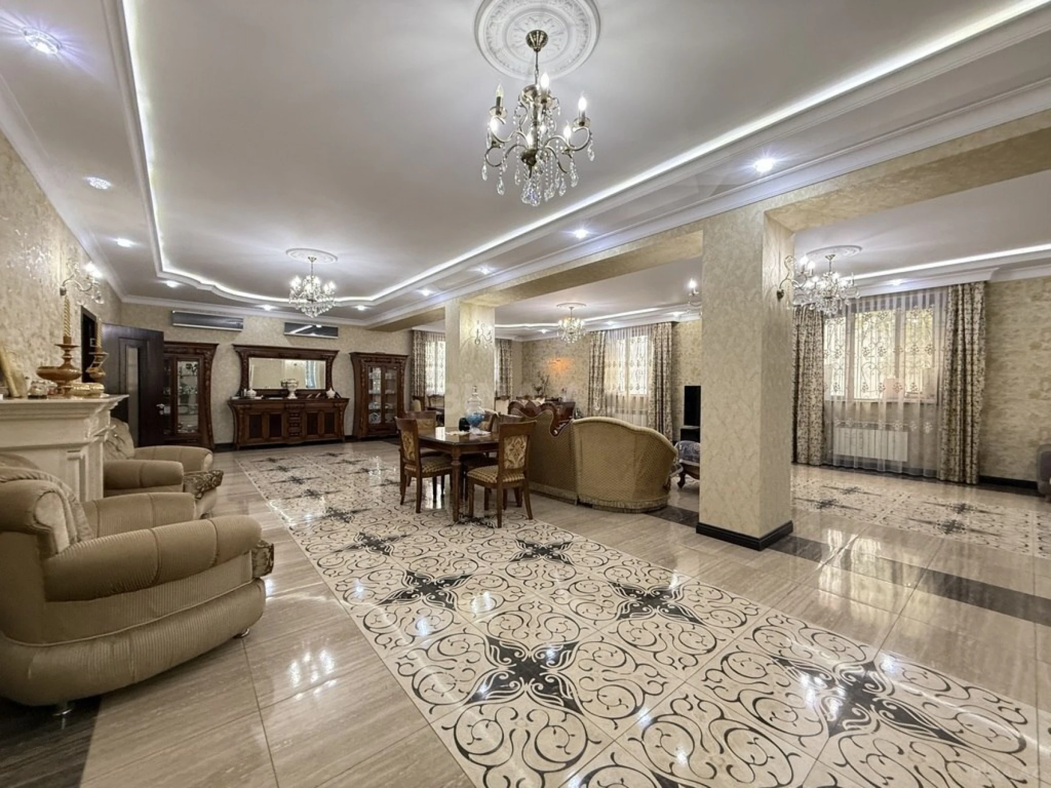 Satılır 6 otaqlı həyət evi 400 m²