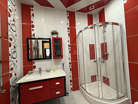 Satılır 6 otaqlı həyət evi 400 m²