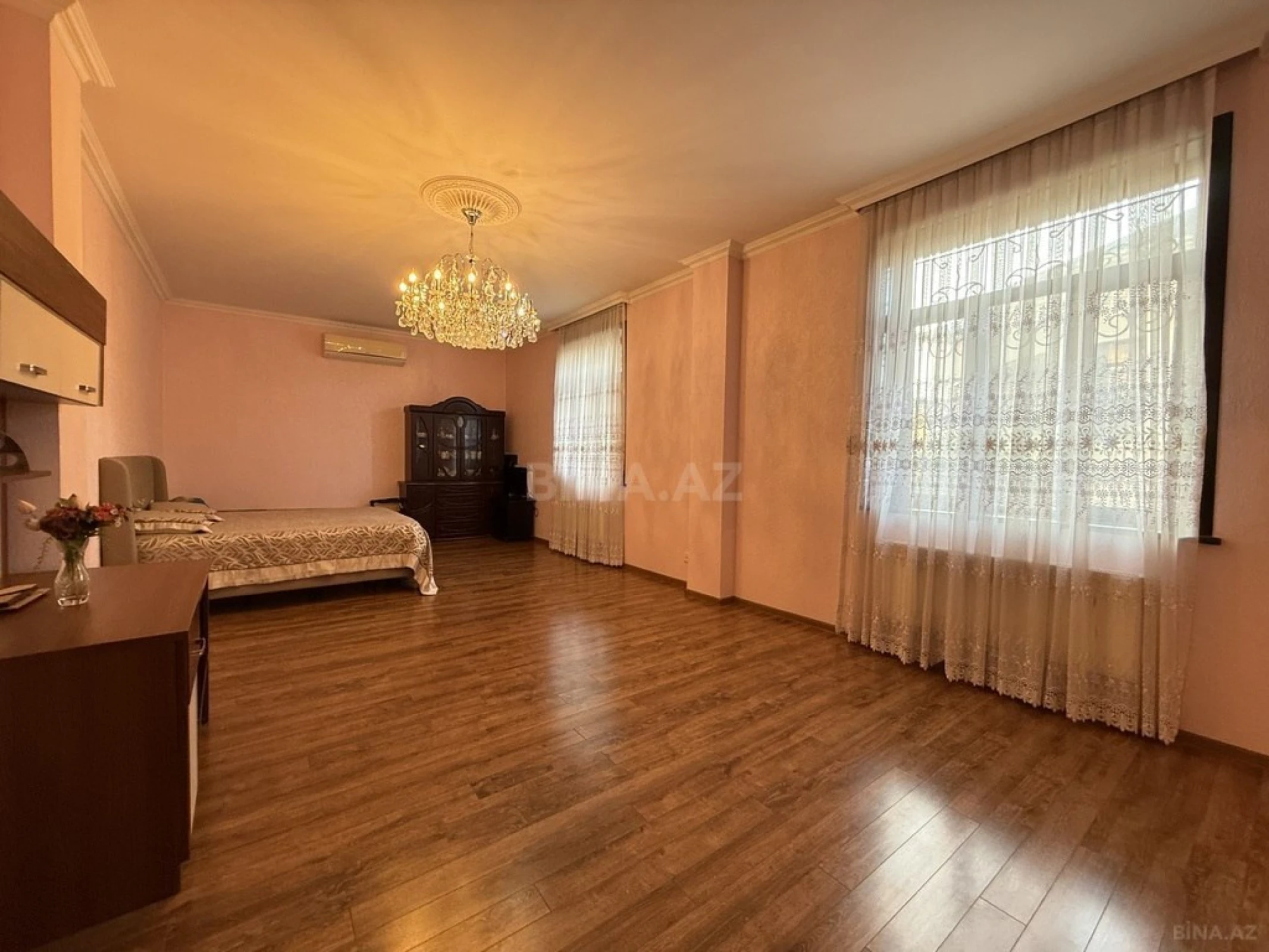 Satılır 6 otaqlı həyət evi 400 m²