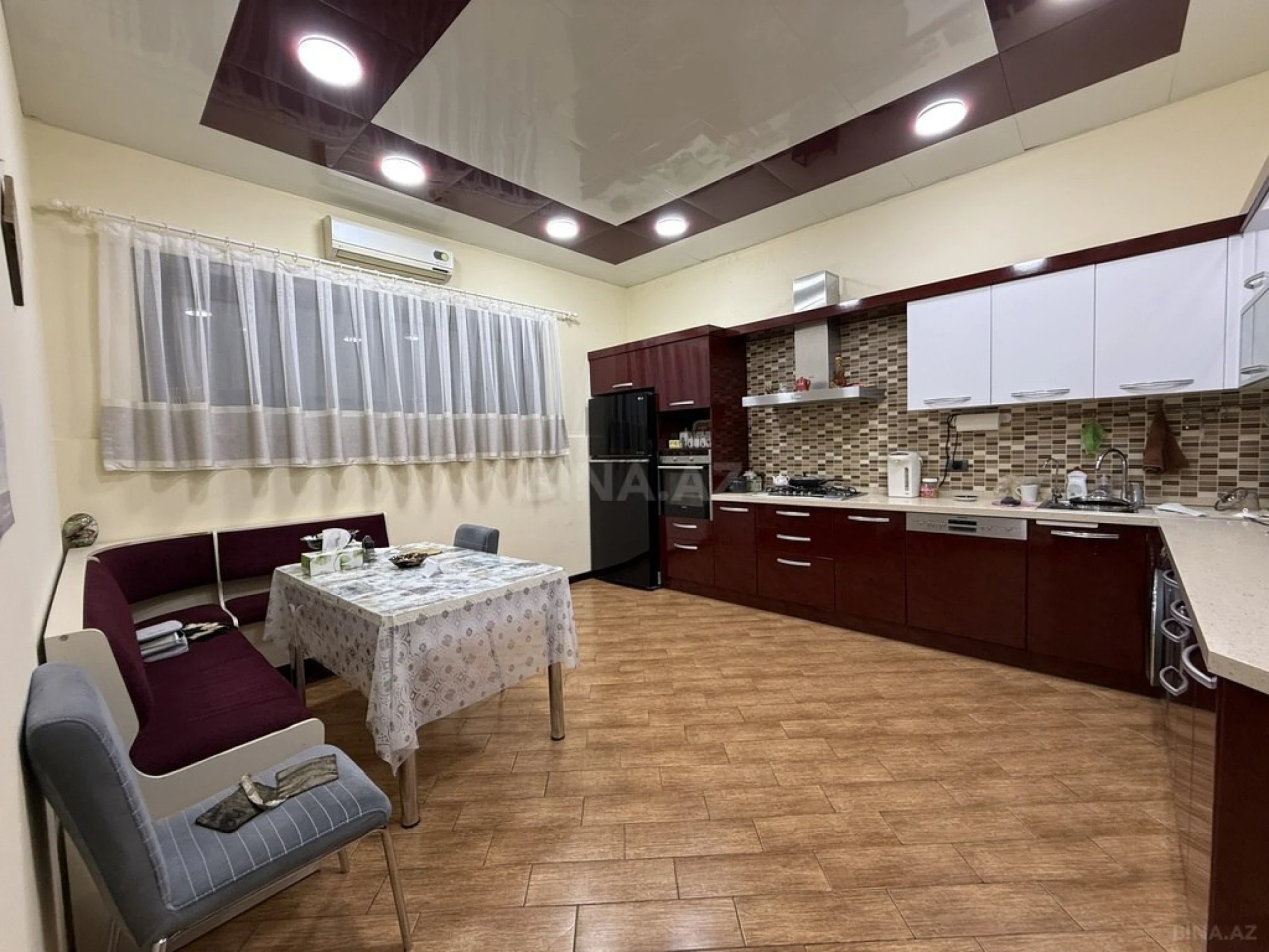 Satılır 6 otaqlı həyət evi 400 m²