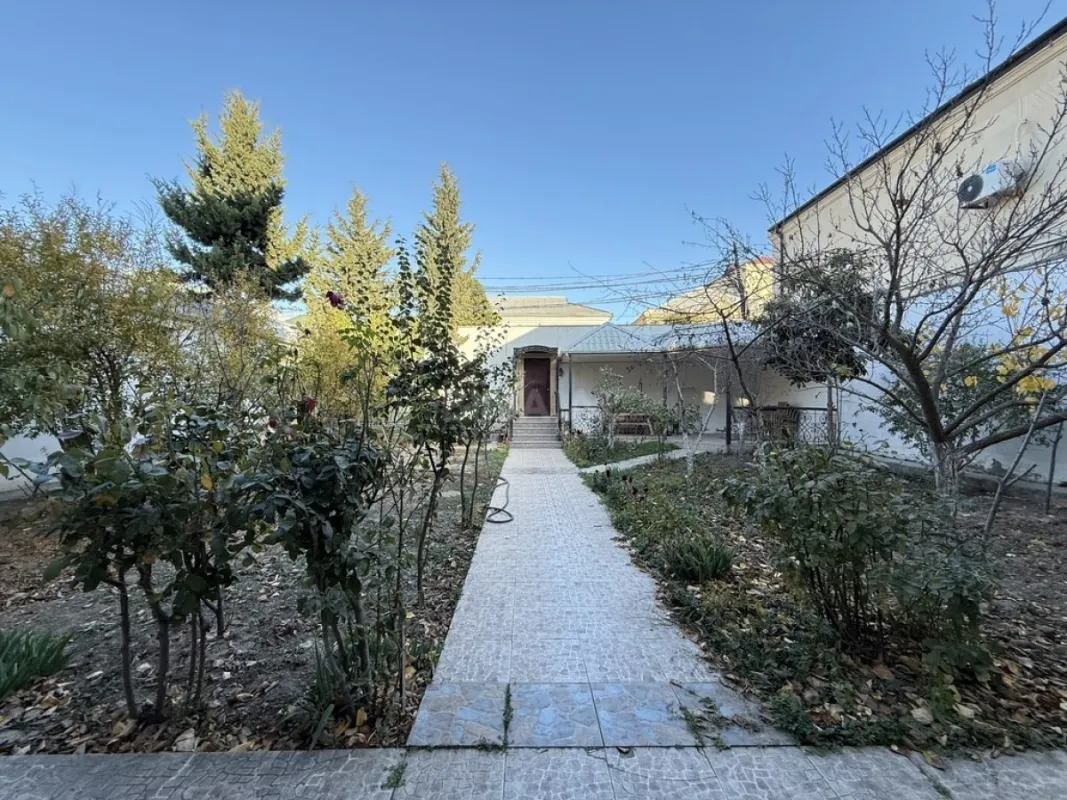 Satılır 6 otaqlı həyət evi 400 m²