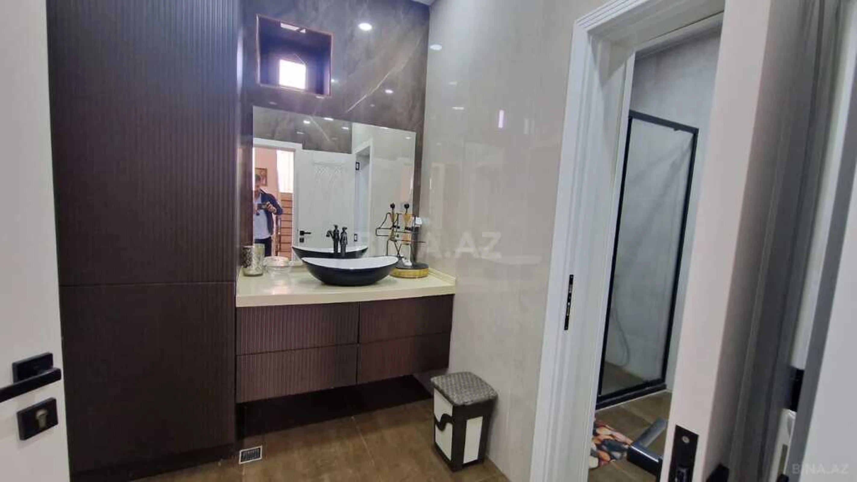 Satılır 6 otaqlı həyət evi 360 m²