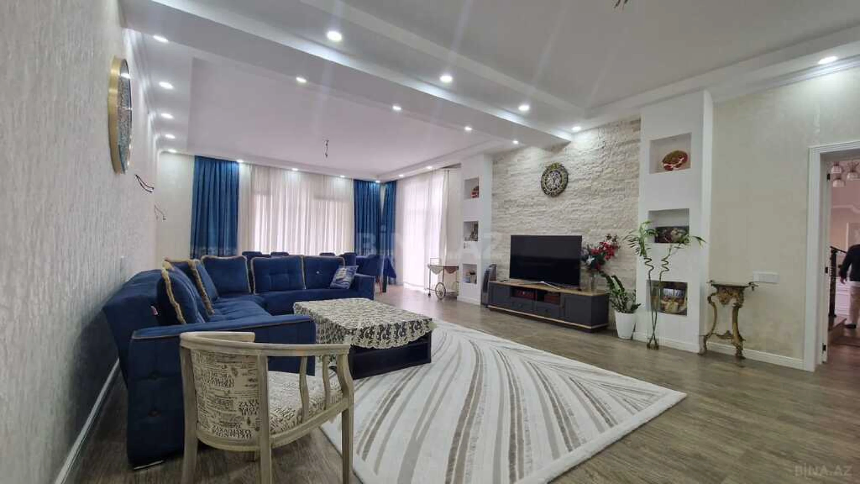 Satılır 6 otaqlı həyət evi 360 m²