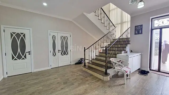 Satılır 6 otaqlı həyət evi 360 m²