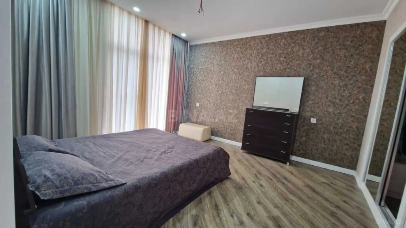 Satılır 6 otaqlı həyət evi 360 m²