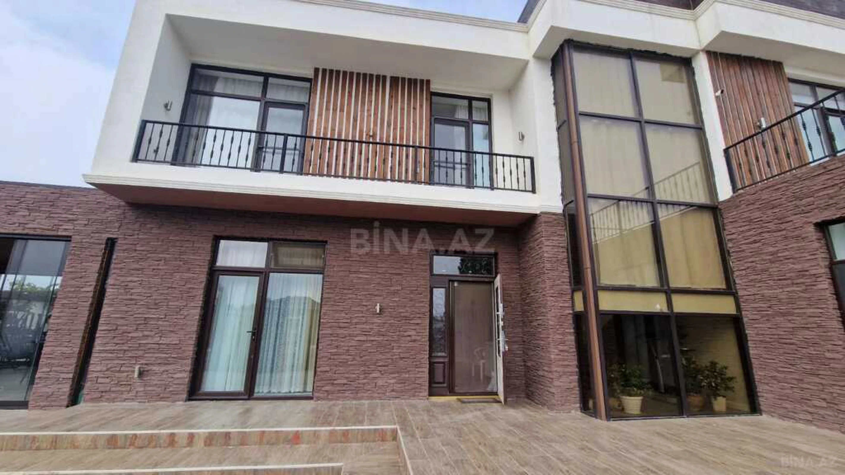 Satılır 6 otaqlı həyət evi 360 m²