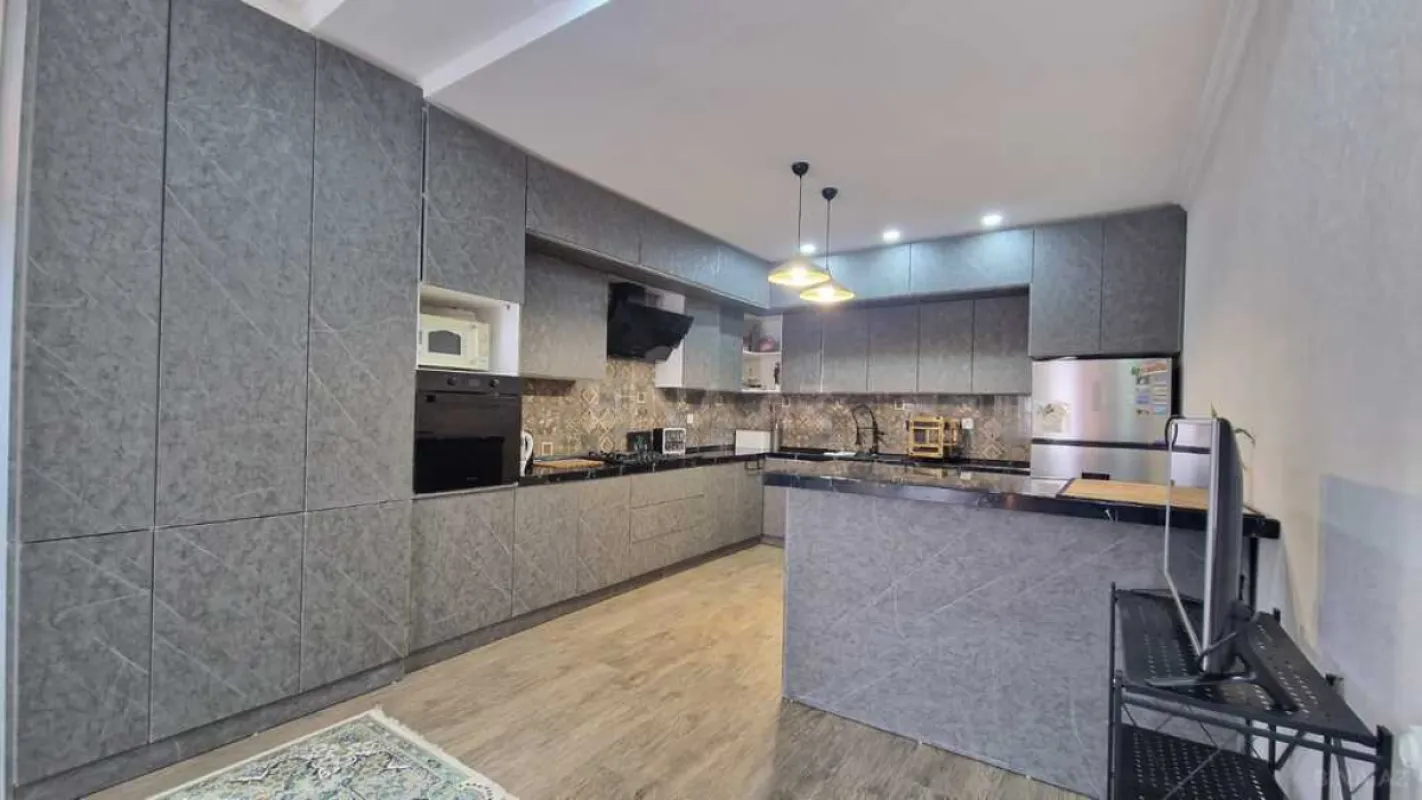 Satılır 6 otaqlı həyət evi 360 m²