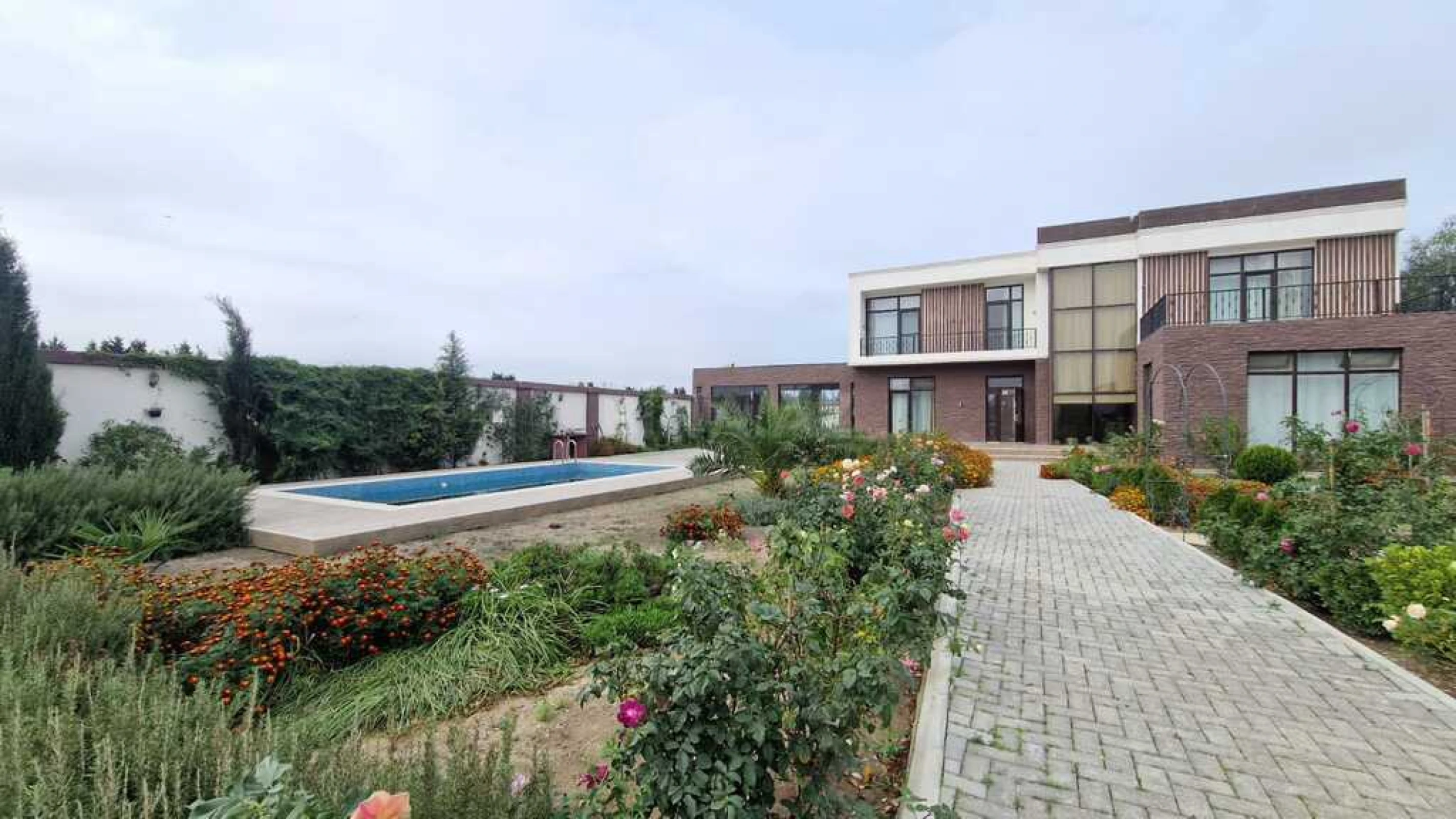 Satılır 6 otaqlı həyət evi 360 m²