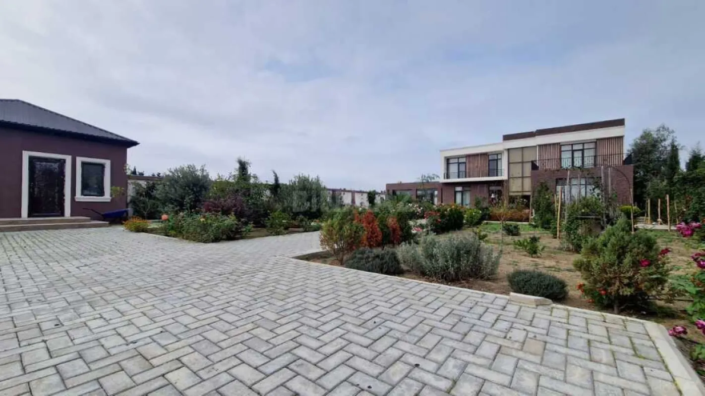 Satılır 6 otaqlı həyət evi 360 m²