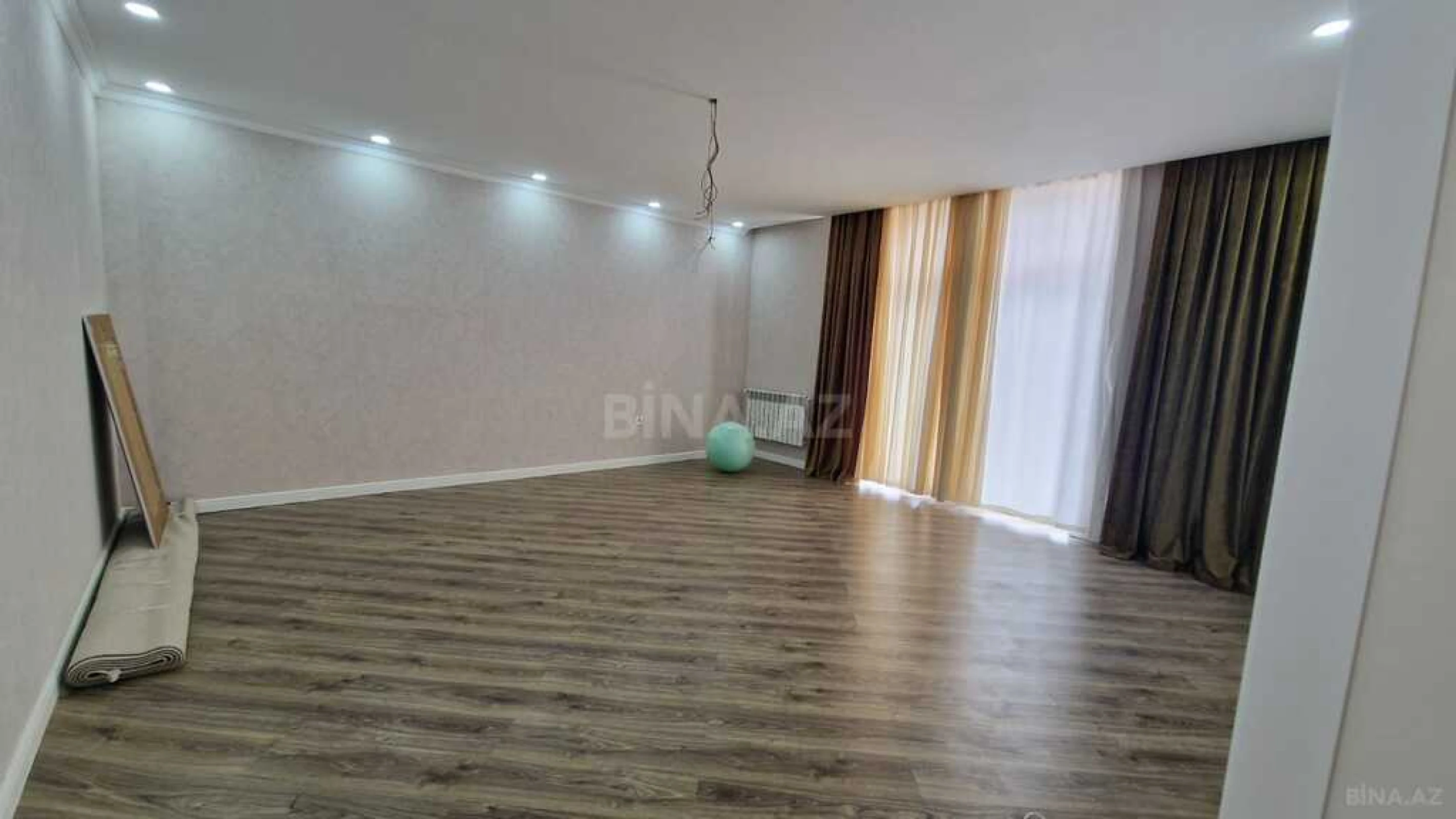 Satılır 6 otaqlı həyət evi 360 m²