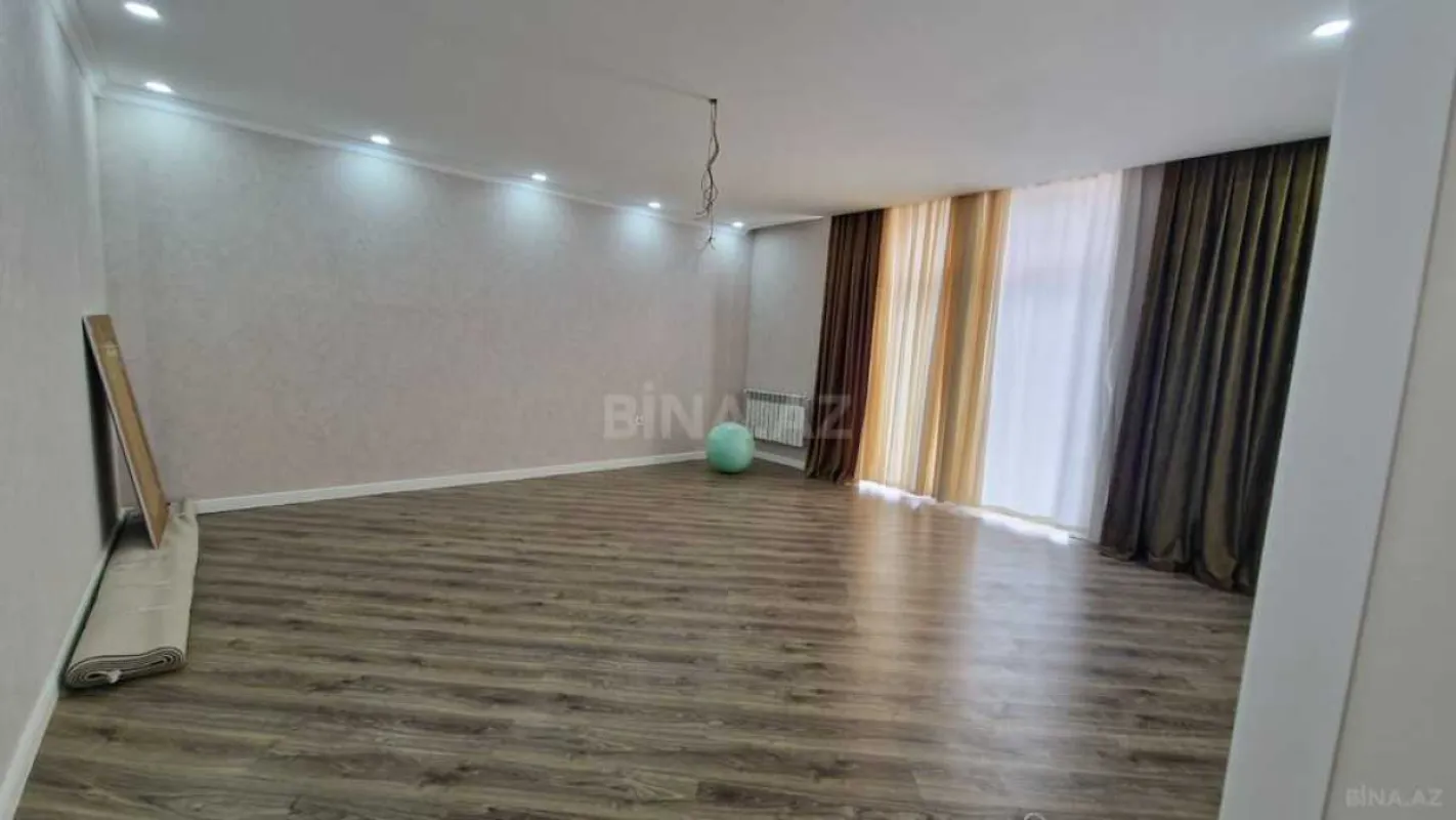 Satılır 6 otaqlı həyət evi 360 m²