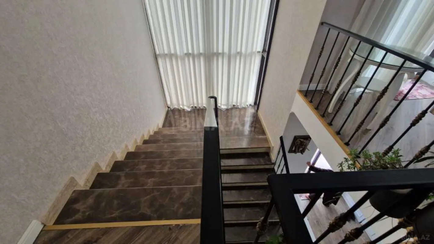 Satılır 6 otaqlı həyət evi 360 m²