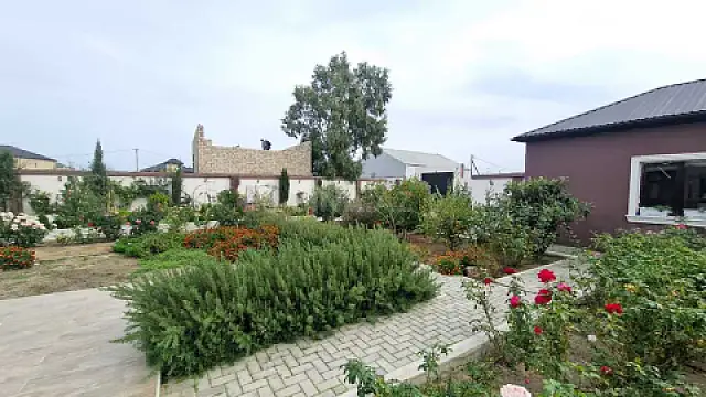 Satılır 6 otaqlı həyət evi 360 m²