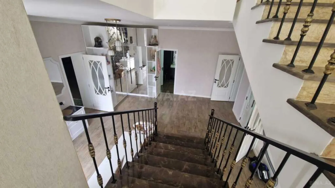 Satılır 6 otaqlı həyət evi 360 m²